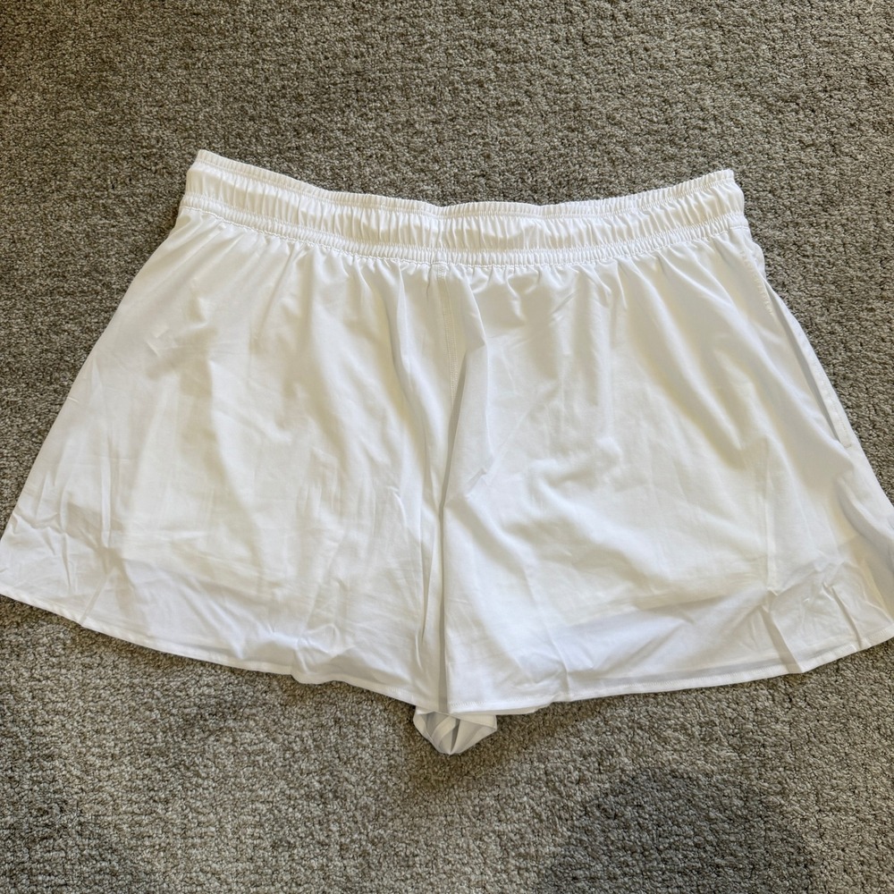 Travis Mathew White Active Running Shorts XL Flowy Clean Girl Tennis Golf Sporty - Picture 7 of 9